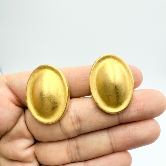 Vintage Matte Gold Tone Oval Clip-On Earrings - Picture 1 of 7